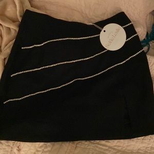 Selfie Leslie Black Skirt!